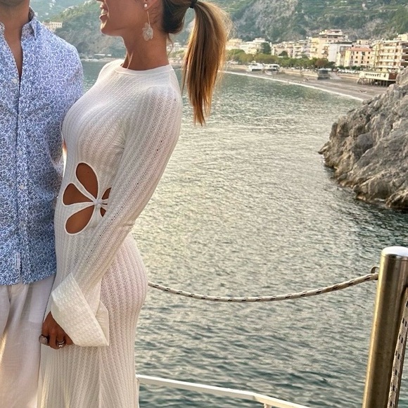 Elegant White Knit Dress - Picture 6 of 6